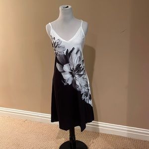 Gorgeous black & white floral v-neck dress NWT